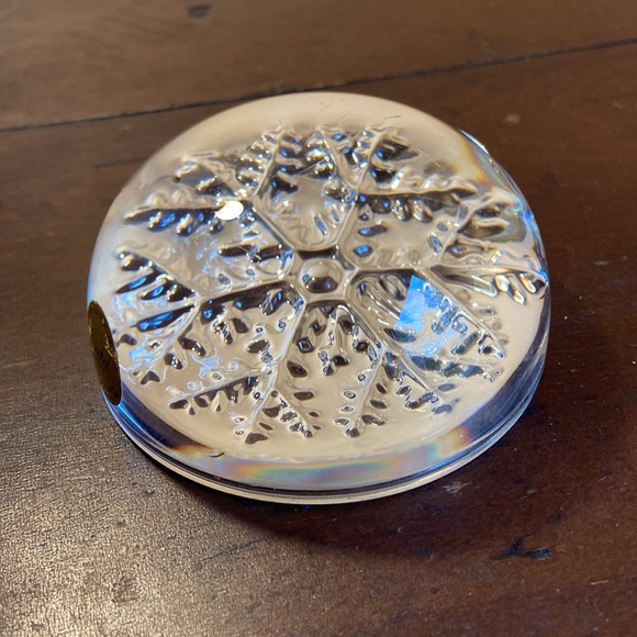 Cristal Snowflake Paperweight Made in France Clear Glass Heavy Weight Domed ❄️ - Picture 3 of 8